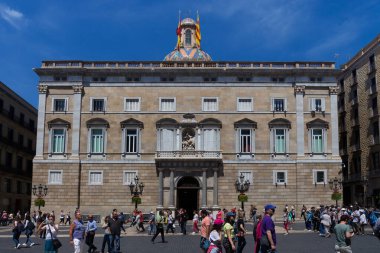 BARCELONA, İspanya - 15 Mayıs 2017: Palau de la Generalitat de Catalunya manzarası. Ciutat Vella bölgesinde tarihi bir saray. Genelkurmay Başkanlığı 