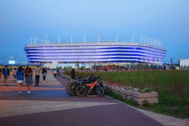 KALININGRAD, RUSSIA - 16 Haziran 2018: Rusya 'da oynanan 2018 FIFA Dünya Kupası karşılaşmaları için modern Kaliningrad futbol stadyumunun (Arena Baltika olarak da bilinir) akşam manzarası.