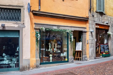 BERGAMO, İtalya - 22 Mayıs 2019: Kuzey İtalya 'daki Aşağı Bergamo (Citta Bassa)' da La 52 Strada Sanat ve Değerli Dükkanı 'nın Şovu. Bergamo, Alp Lombardy bölgesinde bir şehirdir..