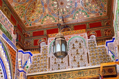 FEZ, MOROCCO - Haziran 02, 2017: Moulay Idris II Zawiya 'nın duvarları (Fas' ı 807 'den 828' e yöneten Idris II 'nin mezarı ile birlikte) Fes şehrinin ana kurucusu olarak kabul edilir.).