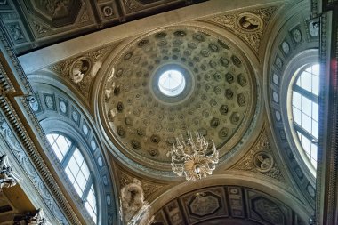 BERGAMO, İtalya - 22 Mayıs 2019: Bergamo 'daki Sant' Andrea kilisesinin tavanı kapalı. Kilise 1837 'de Ferdinando Crivelli tarafından yeniden inşa edildi.. 