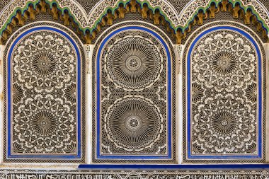 FEZ, MOROCCO - Haziran 02, 2017: Moulay Idris II Zawiya 'nın duvarları (Fas' ı 807 'den 828' e yöneten Idris II 'nin mezarı ile birlikte) Fes şehrinin ana kurucusu olarak kabul edilir.).