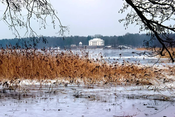 Trakai Litwa Styczeń 2013 Zimowy Widok Jezioro Galve Pałac Uzutrakis — Zdjęcie stockowe