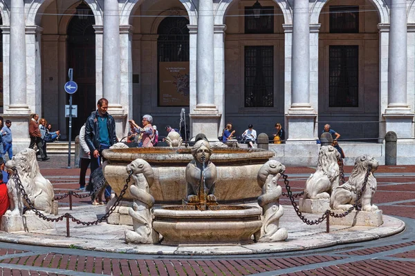 Bergamo Itálie Května 2019 Historická Kašna Fontana Del Contarini Blízkosti — Stock fotografie