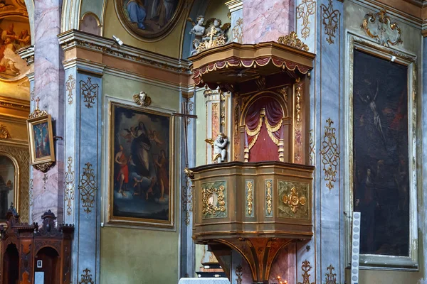 Bergamo Italy Μαΐου 2019 Ξύλινη Αμβόνη Στην Καθολική Εκκλησία Του — Φωτογραφία Αρχείου