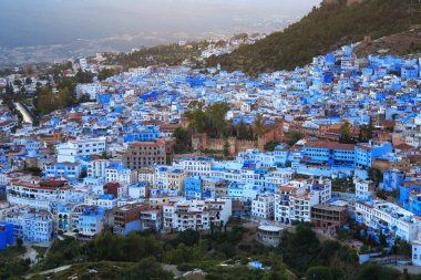 Fas 'taki Şef' in hava manzarası. Şehir binalarının mavi tonlarıyla ünlüdür ve bu Şef 'i ziyaretçiler için çok çekici kılar..