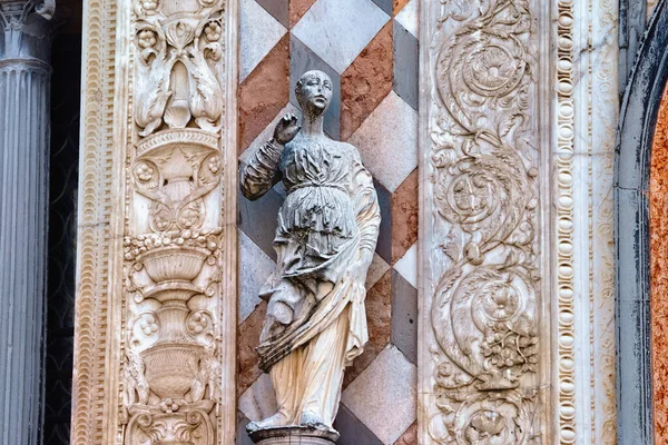 Fasadowe Rzeźby Cappella Colleoni Zbudowany Elementów Marmuru Latach 1472 1476 — Zdjęcie stockowe