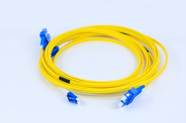 Mavi Bağlantılı Sarı Fiber Optik Kabloyu Kapat