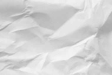 Gri tonda çeşitli buruşuk kağıt yüzeylerinin katıksız, yüksek kontrastlı görüntüsü modern tasarım için çok yönlü minimalist ve dokulu arka planlar sunuyor..