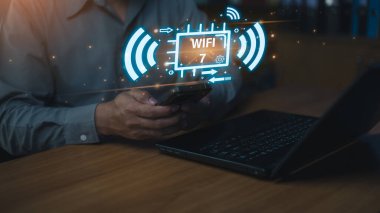 Akıllı telefon ve laptop üzerinden ağ sinyal simgeleriyle Wi-Fi 7 kablosuz teknolojisinin kavramsal görüntüsü, yüksek bant genişliği, hızlı internet erişimi, dijital bağlantı ve modern iletişim sistemlerini temsil ediyor..