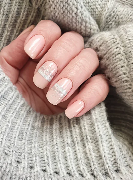 Kobieta Strony Piękny Elegancki Sweter Manicure — Zdjęcie stockowe