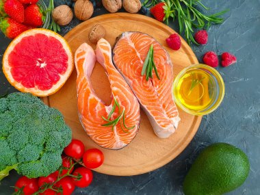 Beton zemin üzerinde kırmızı balık