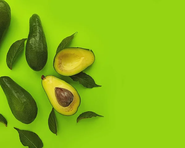 Avocado Fresco Sfondo Colorato — Foto Stock