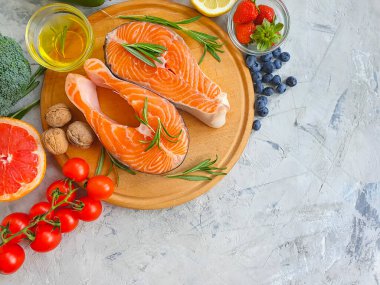 Beton kaplama domatesli kırmızı balık