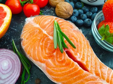 Beton zemin üzerinde kırmızı balık