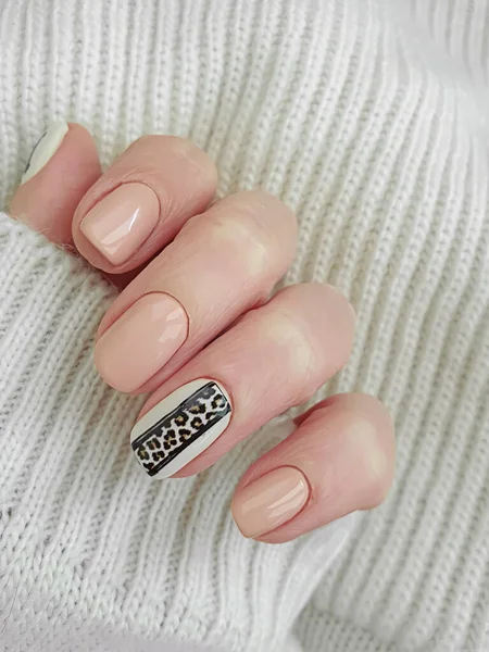 Kobieta Ręka Piękny Elegancki Manicure — Zdjęcie stockowe