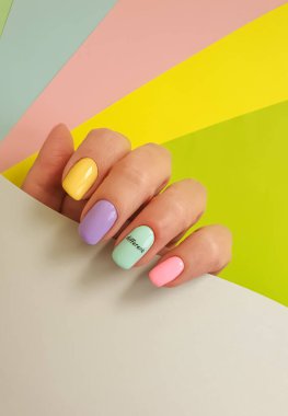 Kadın eli. Güzel zarif manikür.