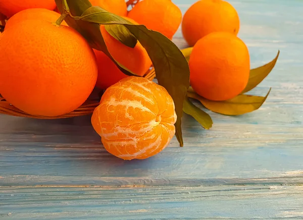 Frische Mandarinen Auf Holzgrund — Stockfoto