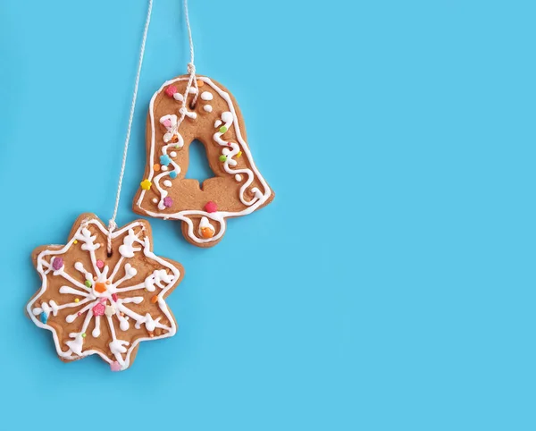 Lebkuchen Weihnachtskekse Auf Farbigem Hintergrund — Stockfoto