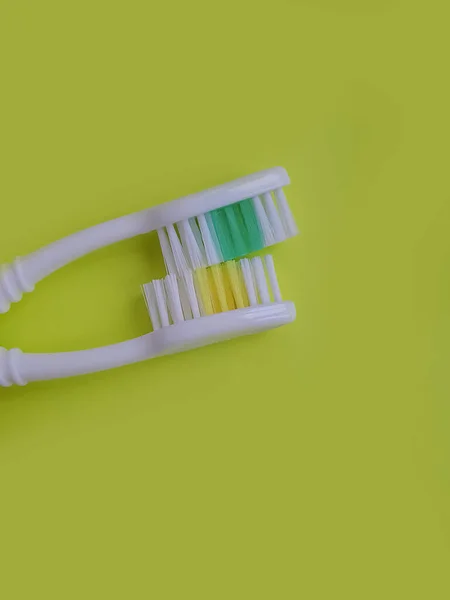 Nowa Szczoteczka Zębów Kolorowym Tle Dentysty — Zdjęcie stockowe