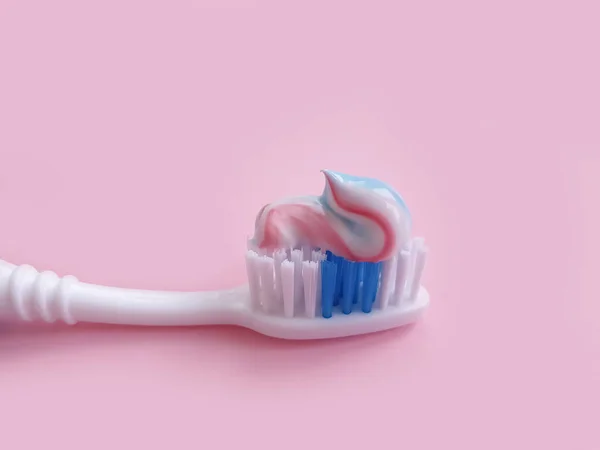 Toothbrush Toothpaste Colored Background — Stock Photo, Image