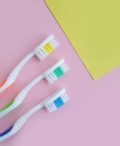 Zahnbürste Zahnpasta Auf Farbigem Hintergrund — Stockfoto