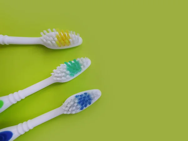 Toothbrush Toothpaste Colored Background — Stock Photo, Image