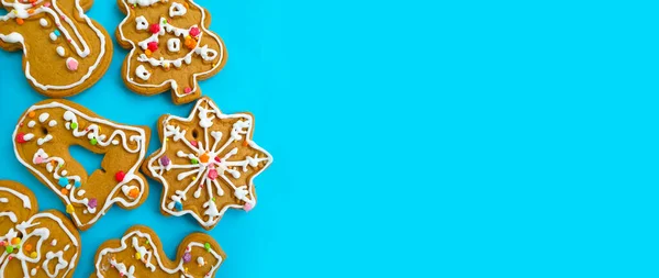 Lebkuchen Weihnachtskekse Auf Farbigem Hintergrund — Stockfoto