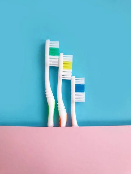 Neue Zahnbürste Auf Farbigem Hintergrund — Stockfoto