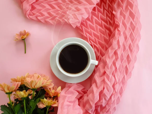 Bloem Koffie Kopje Gekleurde Achtergrond — Stockfoto