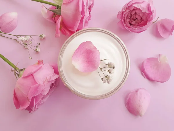 Creme Cosmético Rosa Flor Fundo Colorido — Fotografia de Stock