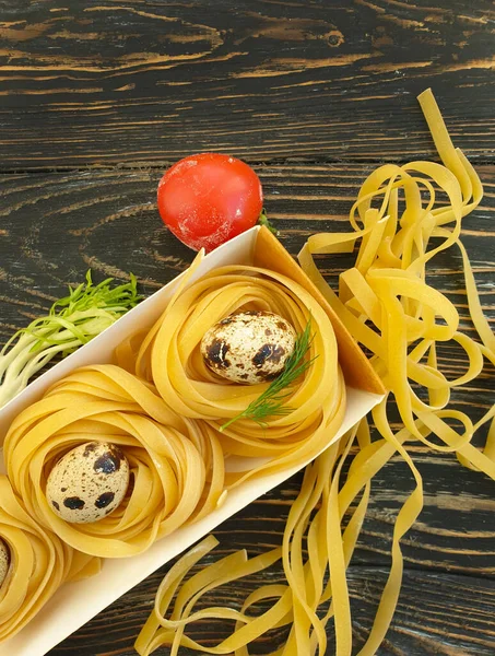 Raw Pasta Quail Egg Wooden Background — Stock Photo, Image