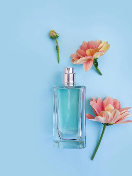 Bottle Perfume Flower Colored Background — Stock Photo, Image