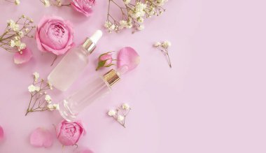 krem renkli arkaplanda kozmetik gül çiçeği