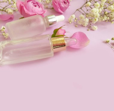 krem renkli arkaplanda kozmetik gül çiçeği