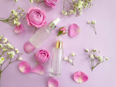 krem renkli arkaplanda kozmetik gül çiçeği