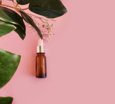 krem renkli arkaplanda kozmetik çiçek