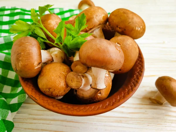 Funghi Freschi Sfondo Legno Naturale — Foto Stock