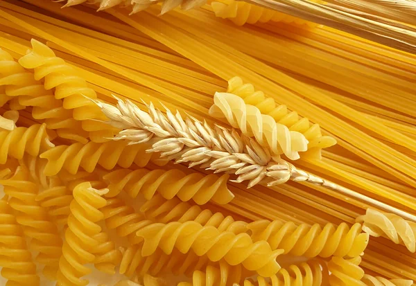 意大利面 麦穗背景 有机食品 — 图库照片