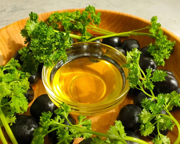 Aceitunas Negras Sobre Fondo Madera Vegetariana —  Fotos de Stock