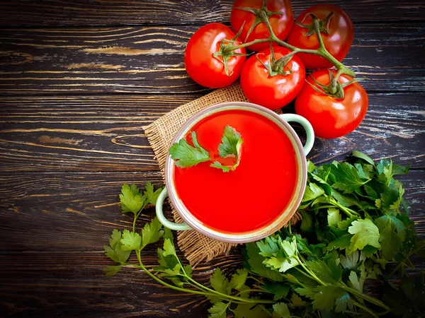 Tomatensuppe Auf Holzgrund — Stockfoto