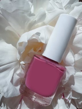 Şişe ojeli çiçek şakayığı