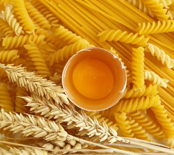 Torr Pasta Ägg Bakgrund Mat — Stockfoto