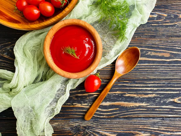 Ketchup Tomate Fundo Madeira Tradicional — Fotografia de Stock