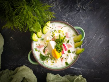 Beton zeminde taze okroshka