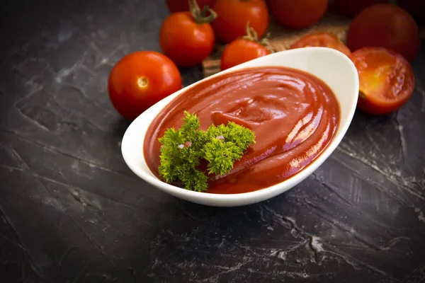 Fresh Ketchup Tomato Concrete Background — Stock Photo, Image