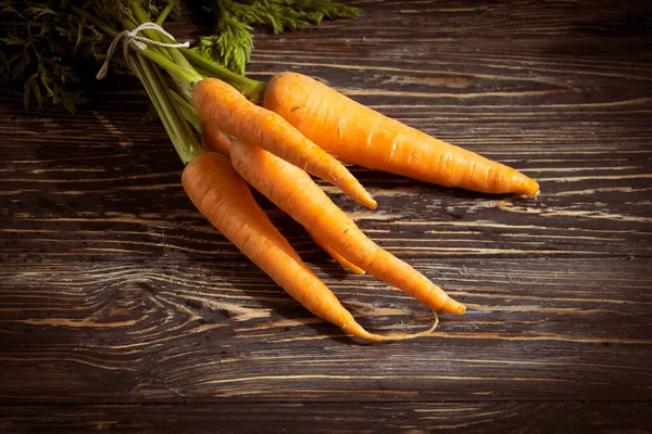 Zanahorias Frescas Sobre Fondo Madera — Foto de Stock