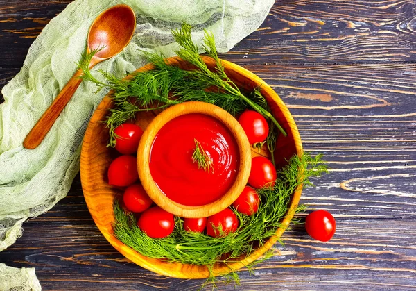 Ketchup Tomate Fundo Madeira — Fotografia de Stock