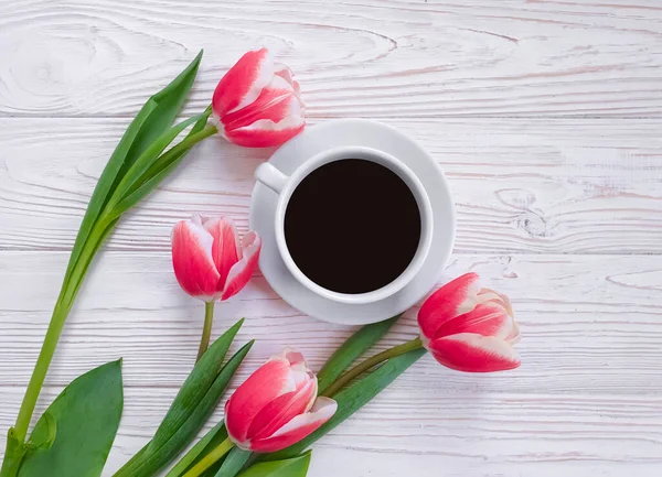 Чашка Кофе Цветочный Тюльпан Деревянном Фоне — стоковое фото