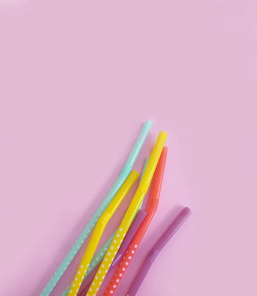 Tubes Multicolores Sur Fond Coloré — Photo